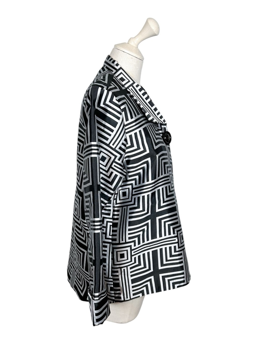 Connie Roberson Black and White Geometric Button Jacket - Picture 2 of 7